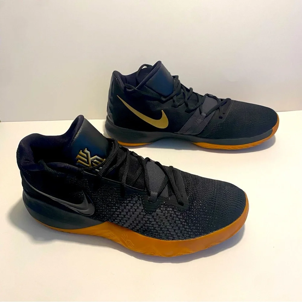 Nike Kyrie Irving Flytrap Mens 12
Shoes Black Basketball Sneaker
Athletic Gym - Picture 3 of 8